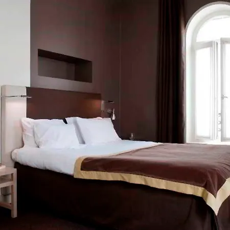 Nh Collection Ponthieu Champs-elysees 4* París