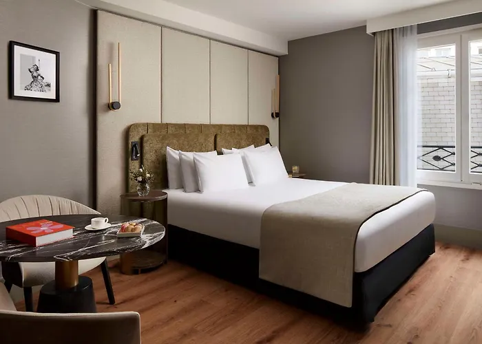 Otel Nh Collection Ponthieu Champs-elysees 4*