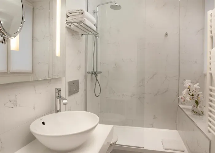 Nh Collection Ponthieu Champs-elysees Otel 4*